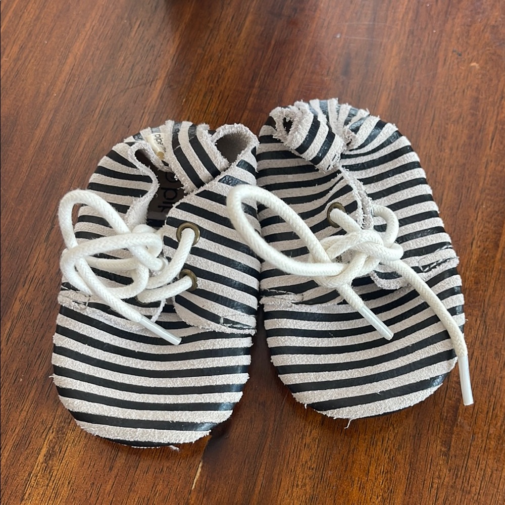 Piper Finn striped Black and White Kids Shoes